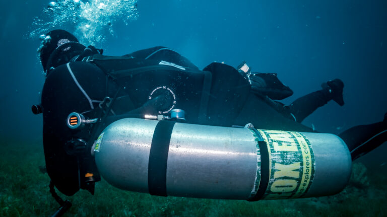 A sidemount diver diving with nitrox in Gozo (Malta). Sidemount Society.